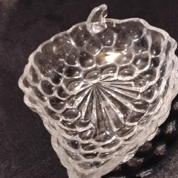 Vintage Glass Grape Dish, Leaf Shape Grape Elegant Clear Glass - Picture 1 of 2